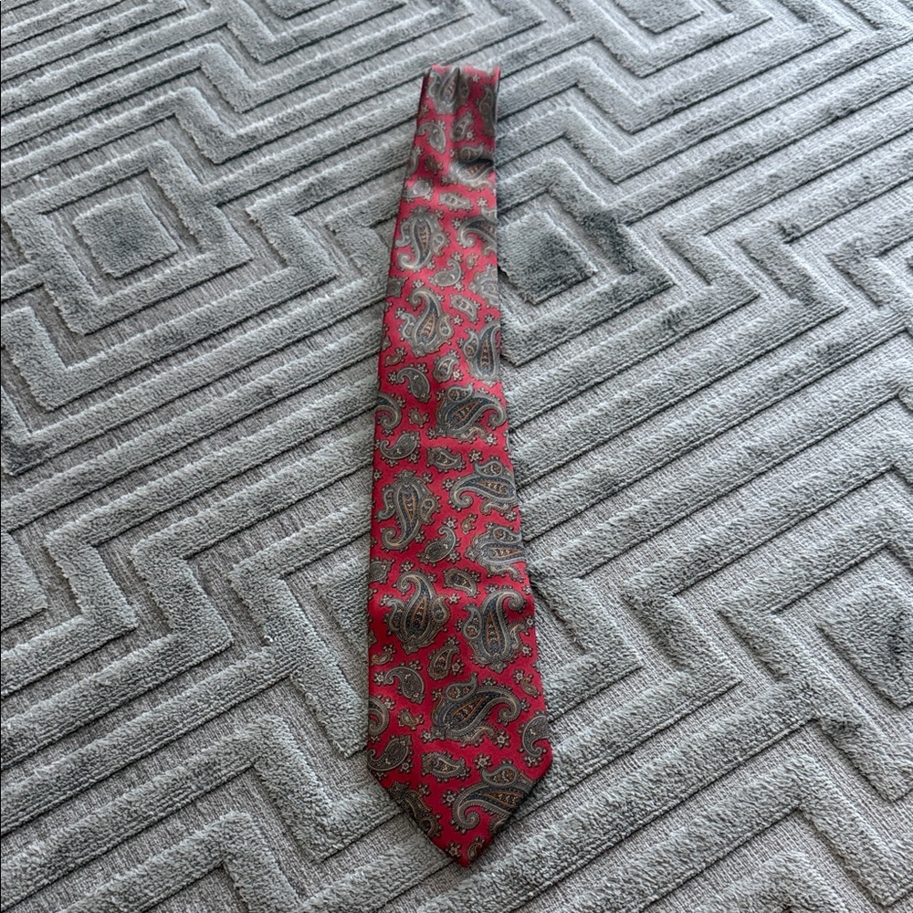 COACH VINTAGE  Red Paisley Tie